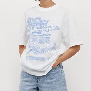 ISO‼️H&M Printed T-Shirt, light blue car design!